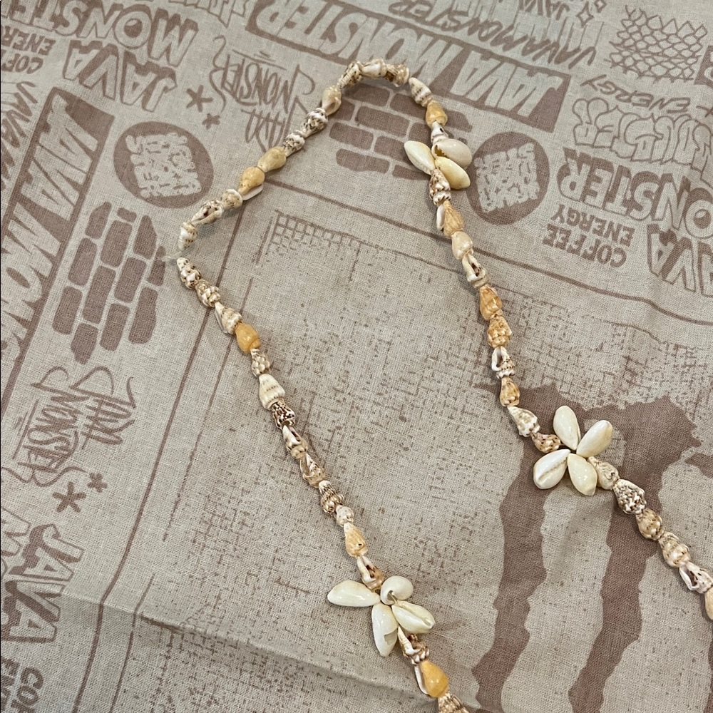 Natural Shell Flower Necklace - Picture 3 of 5